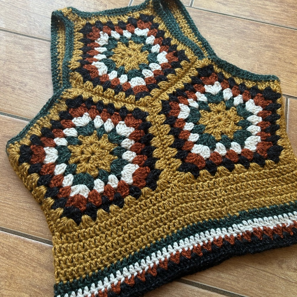 Handmade custom crochet granny hexagon vest/crop top - Picture 3 of 5